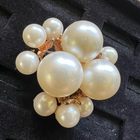 Vintage Style Pearl Cluster Brooch - Picture 8 of 8